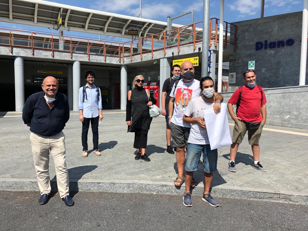 Sardine ponentine, un viaggio simbolico da Diano a Ventimiglia “Diamo voce ai giovani”