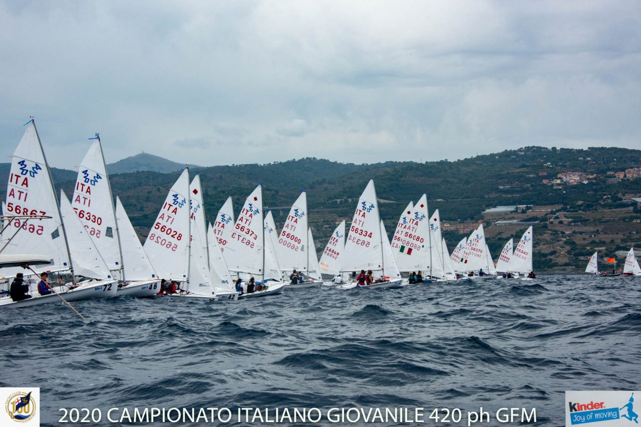 Iniziati agli Aregai i campionati italiani giovanili 420 di Vela