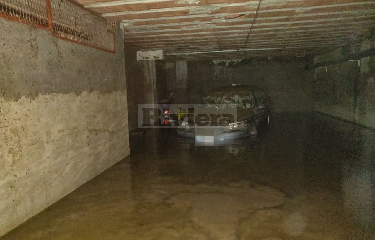 Alluvione Ventimiglia ottobre 2020 auto distrutte accartocciate_04