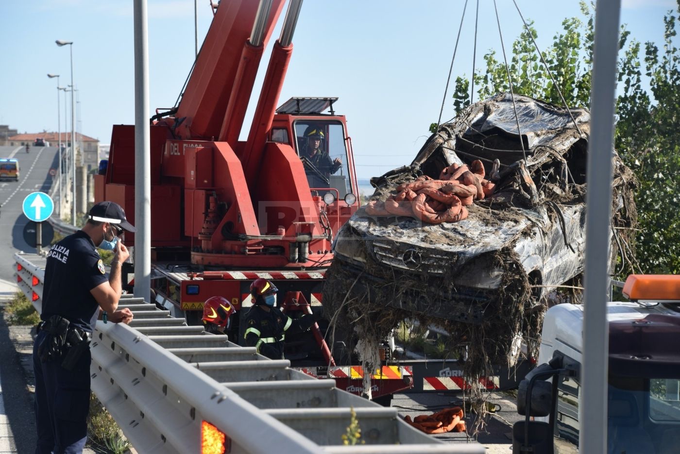 Alluvione Ventimiglia ottobre 2020 auto distrutte accartocciate_05