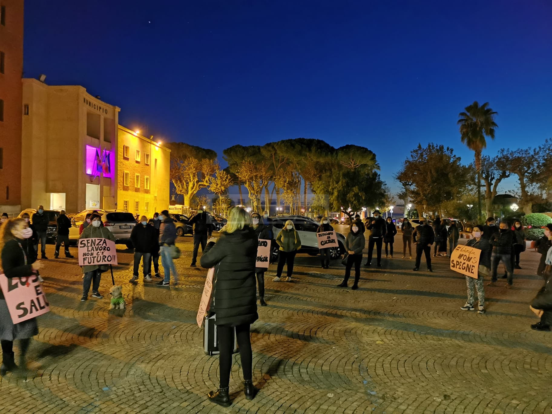 Flash mob manifestazione donne Ventimiglia Decreto Conte_04