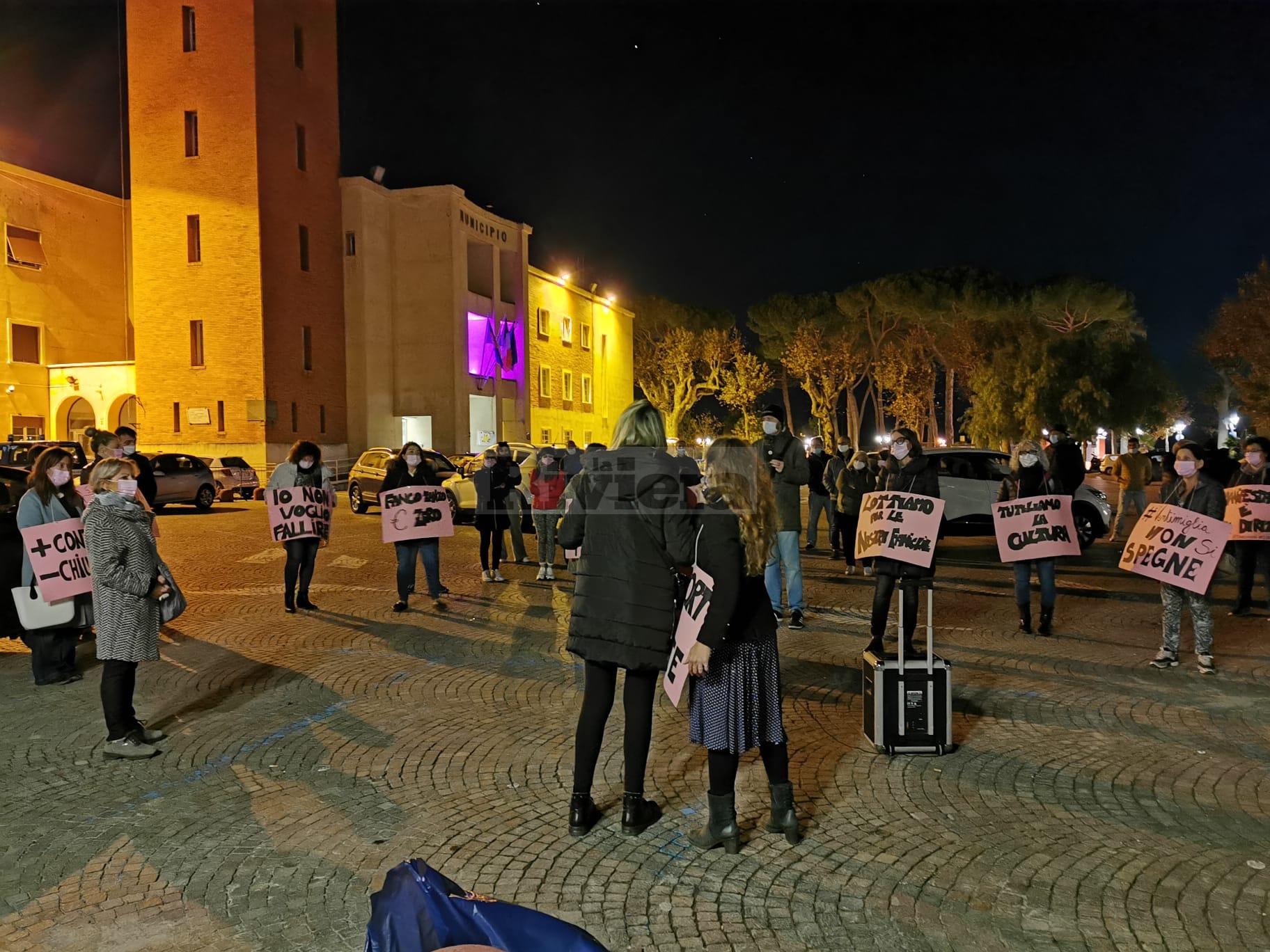 Flash mob manifestazione donne Ventimiglia Decreto Conte_06