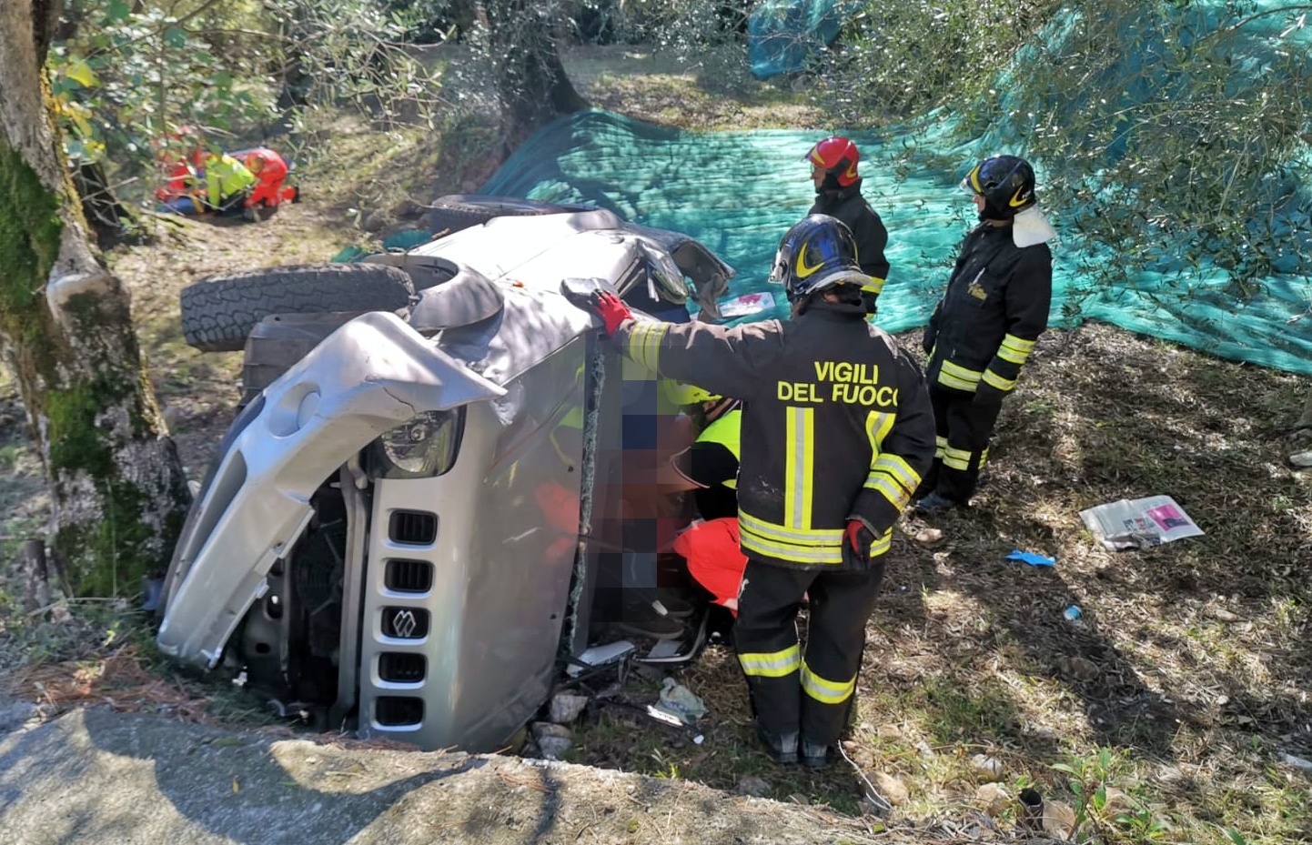Incidente auto cappottata Ventimiglia Bevera via alla stazione_03