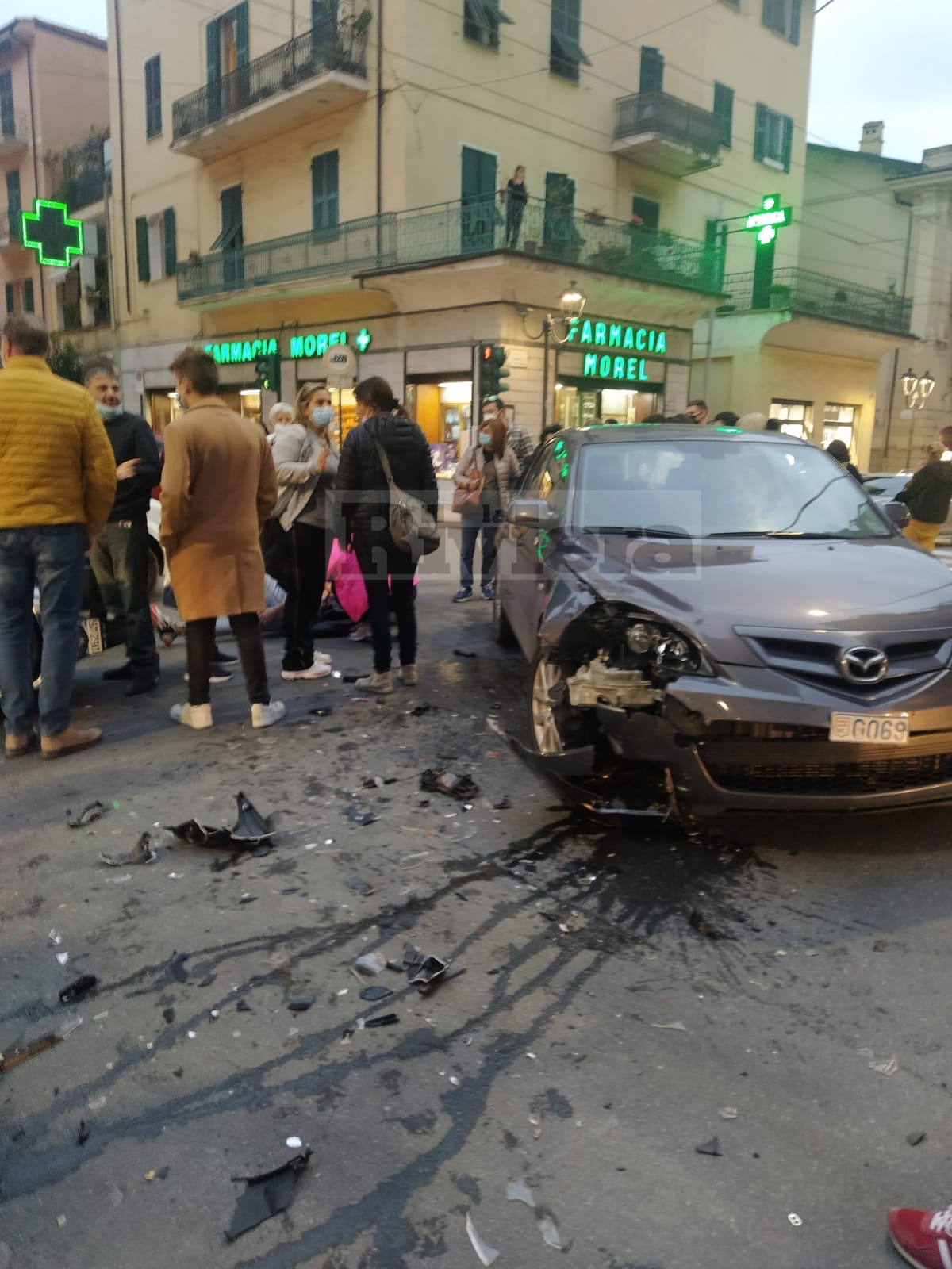Incidente auto scooter Ventimiglia Oviesse