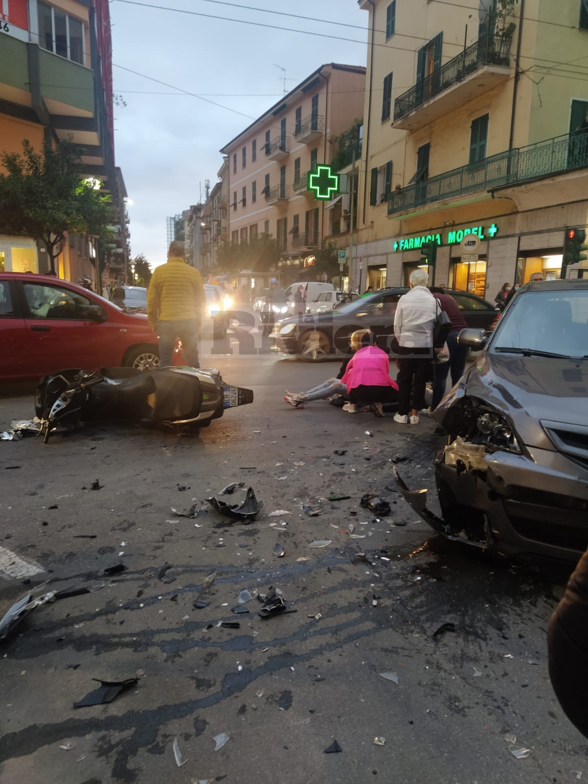 Incidente auto scooter Ventimiglia Oviesse_03