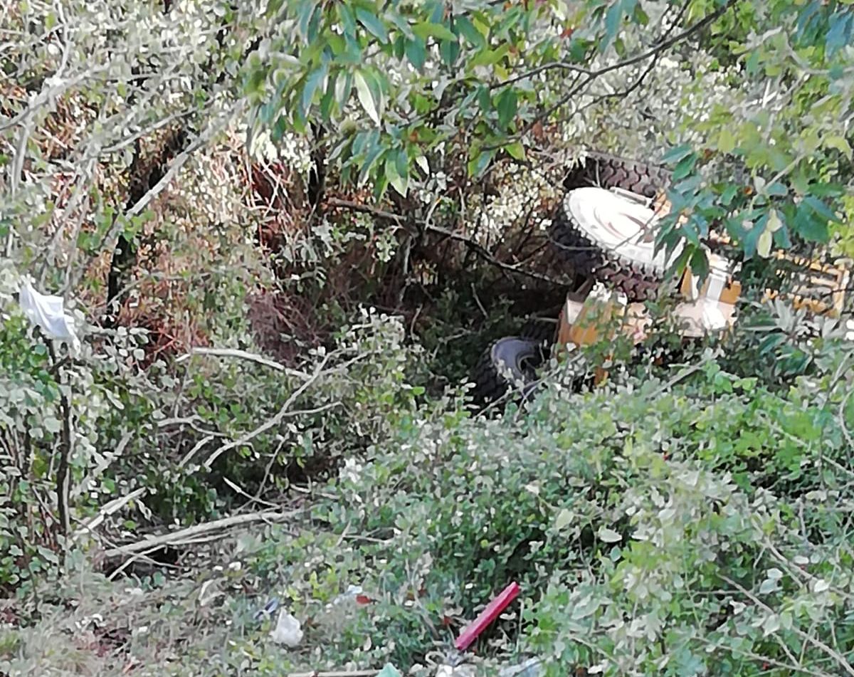 Tragedia a Baiardo: si ribalta l’escavatore che puliva la strada, 2 morti