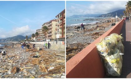 Volontari puliscono le spiagge a Ventimiglia