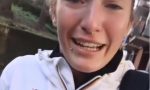 Video shock dell'infermiera 23enne vessata dai vicini perché lesbica