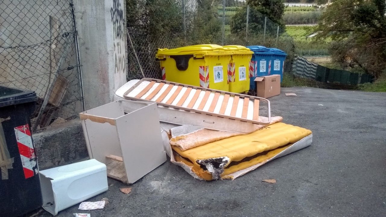 Discarica abusiva sulle colline di Sanremo