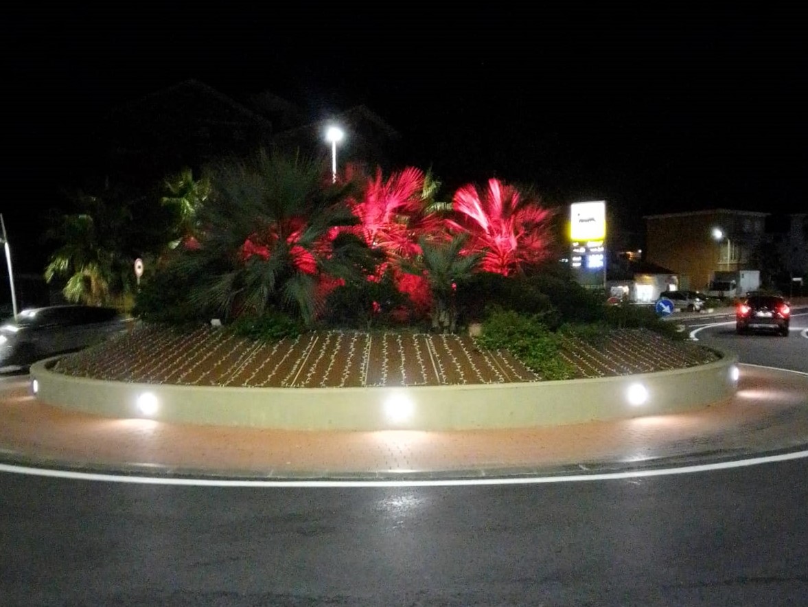 Ottobre rosa,anche la rotonda di San Bartolomeo si illumina per la campagna Lilt