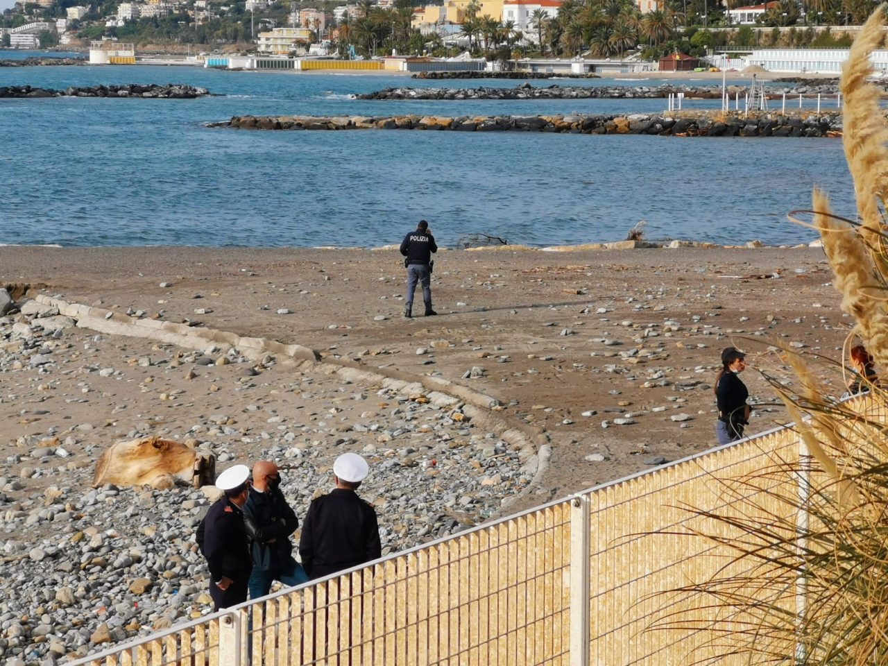 Il mare restituisce un’altra vittima sulla spiaggia di Sanremo