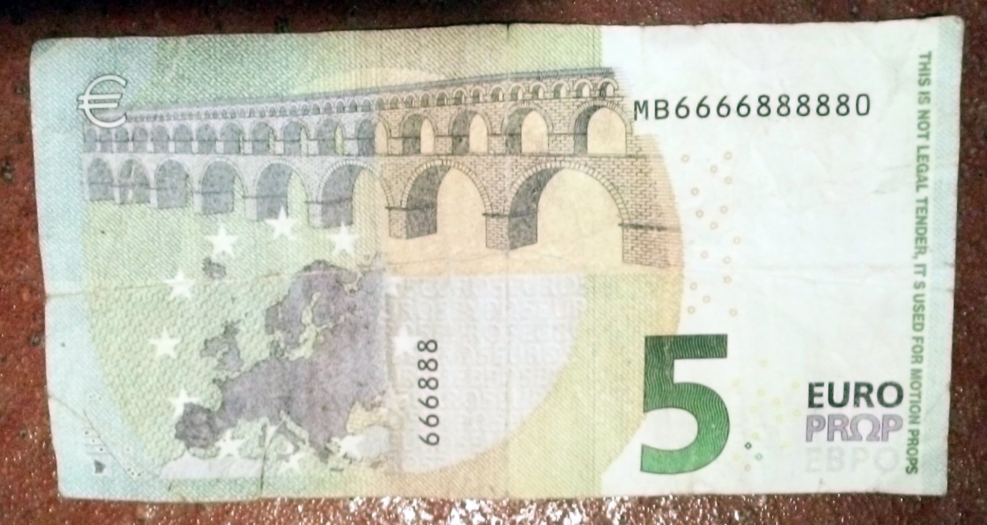 Banconota falsa 5 euro Sanremo