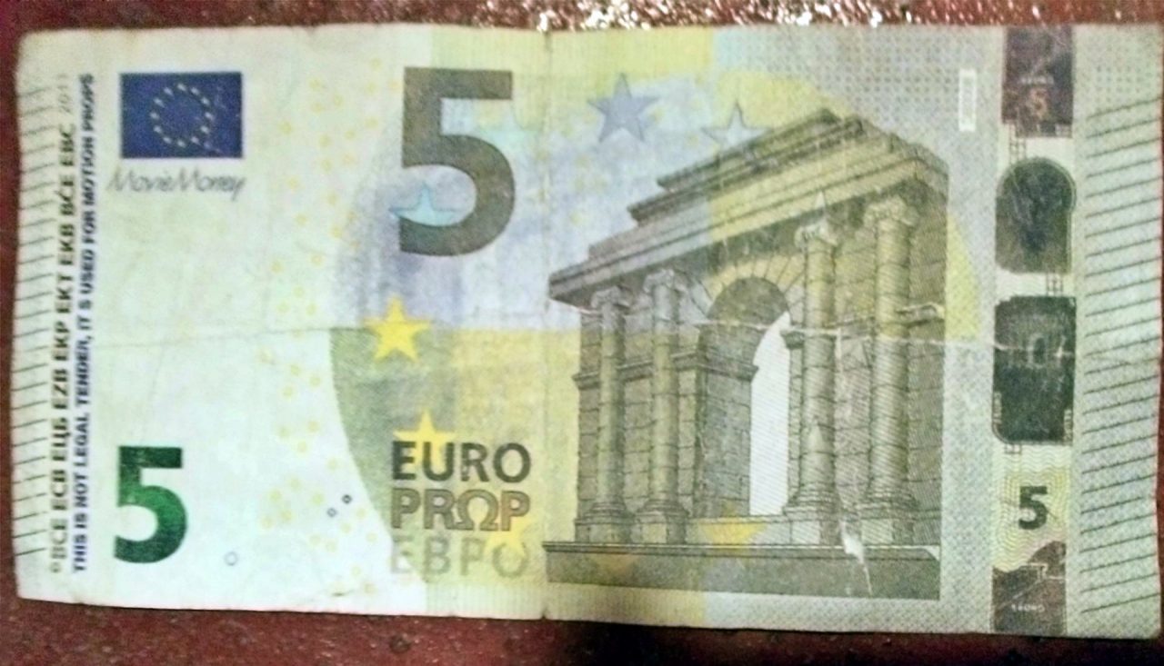 Attenzione ai 5 euro falsi, a Sanremo ne hanno già “rifilato” uno