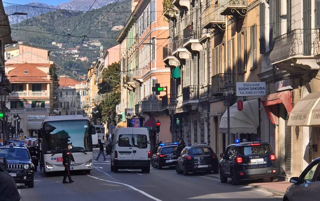 Blitz dei carabinieri in centro a Ventimiglia, controllo straordinario del territorio