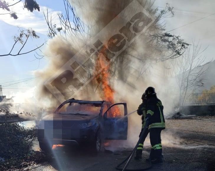 Incendio auto suv Mitsubishi francese Parco Roya Bevera Ventimiglia_06