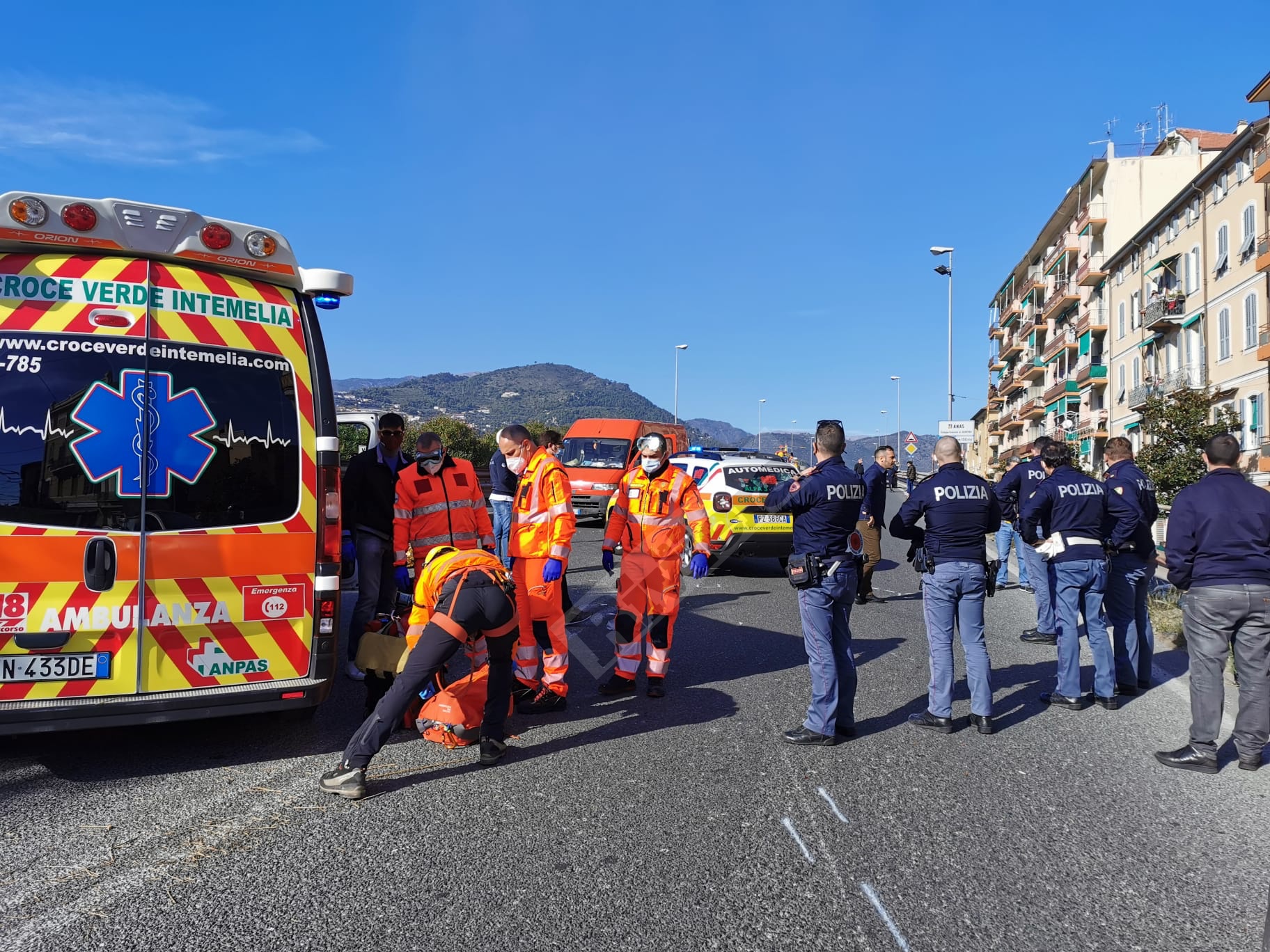 Incidente scooter auto cavalcavia Ventimiglia
