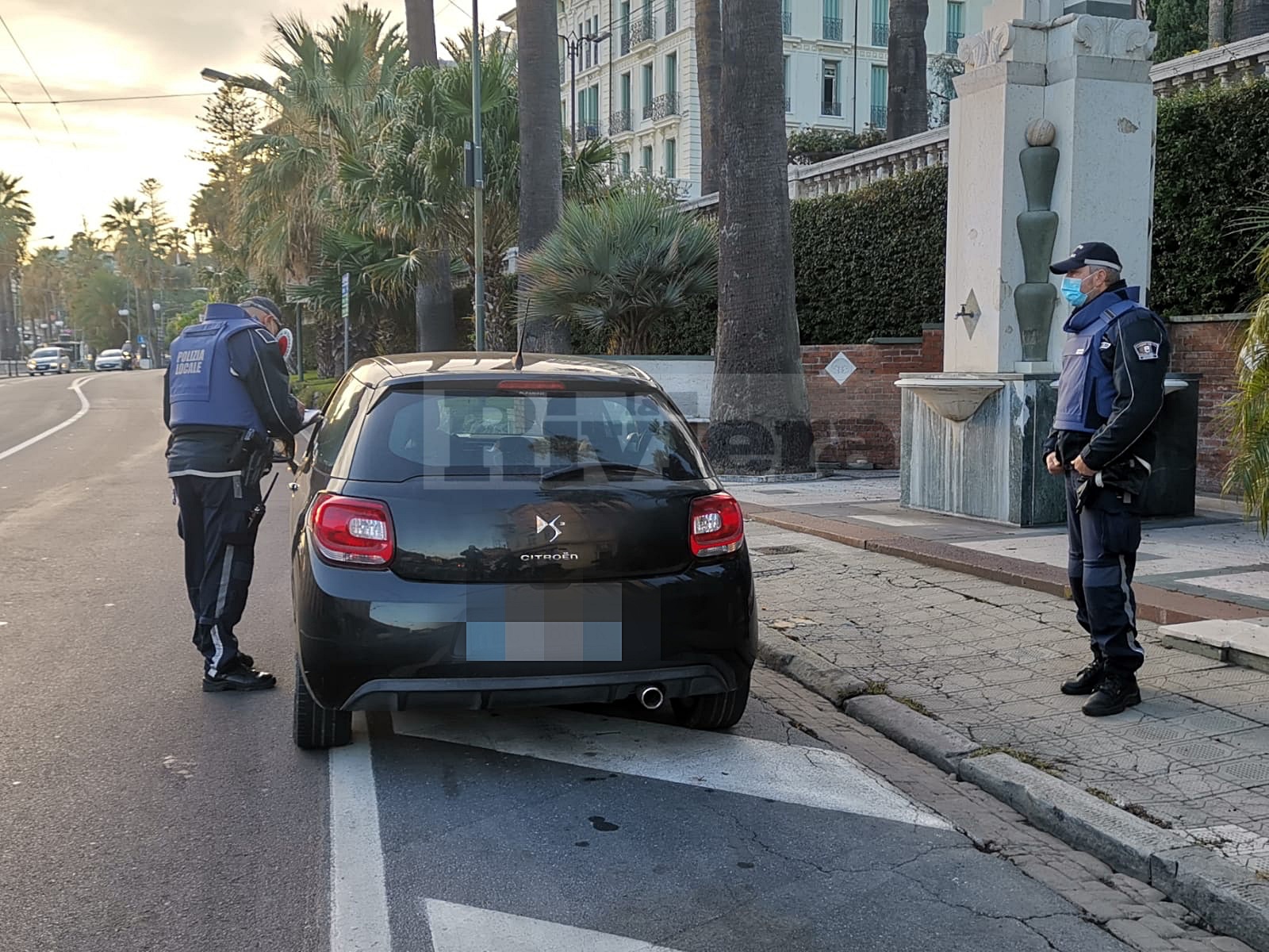 Polizia locale municipale Sanremo controlli covid_06