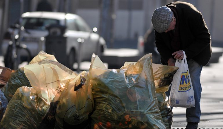 Fondazione Riviera dei Fiori distribuisce i “regali di Natale” ai bisognosi