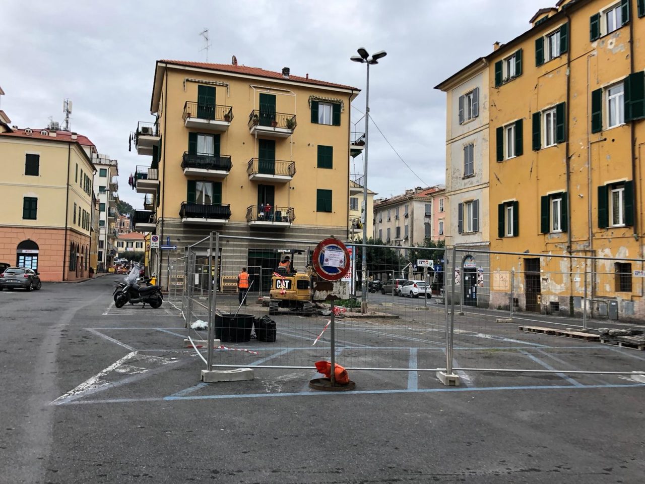 Iniziati i lavori per riportare il mercato in Piazza Goito a Imperia