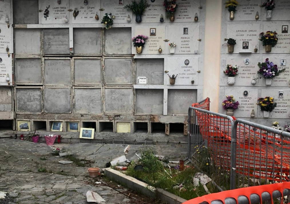 Caduta lapidi e lastroni nel cimitero di Poggio. L’interpellanza di Fratelli d’Italia