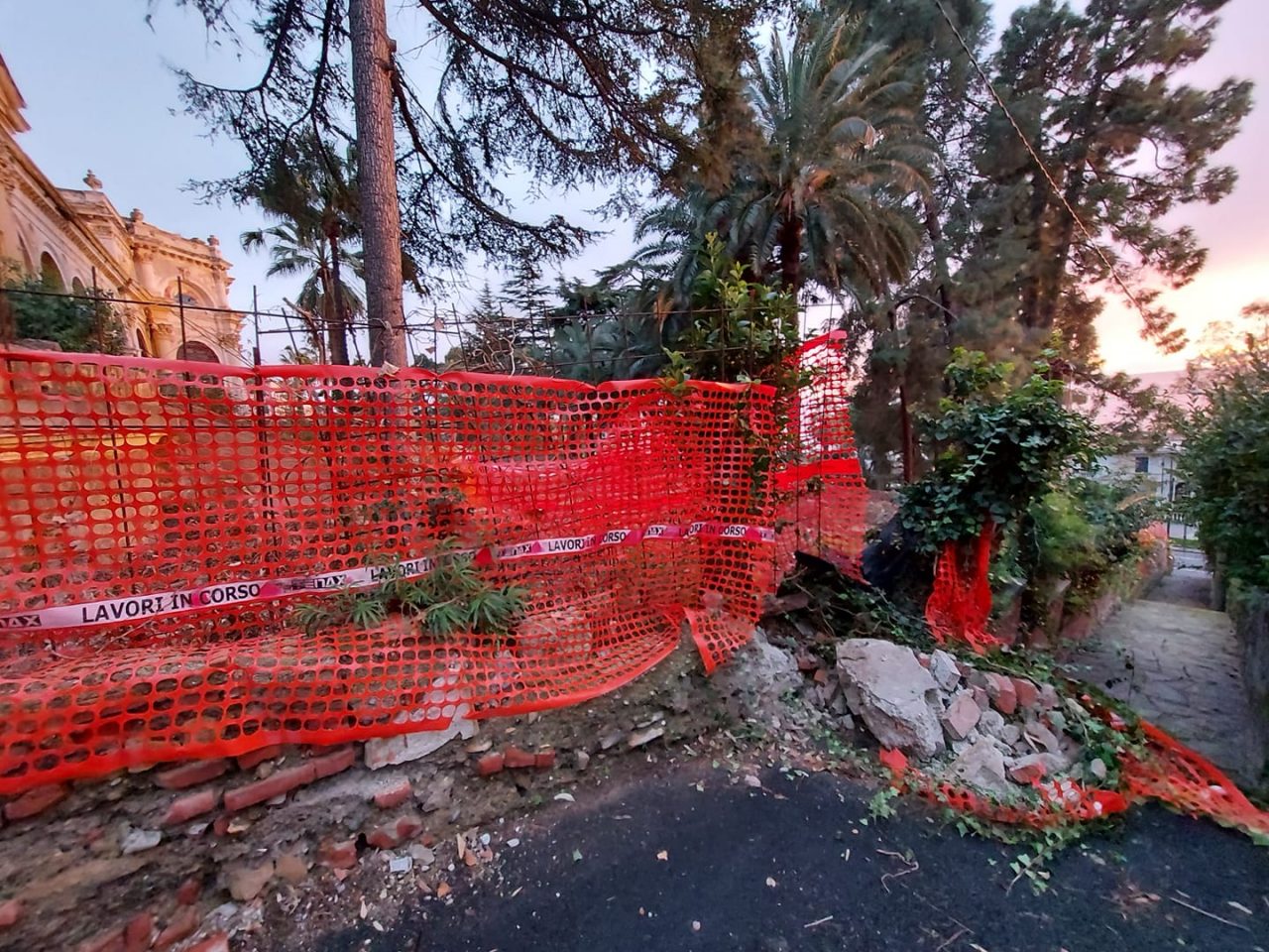Crolla porzione di recinto di Villa Sultana a Ospedaletti