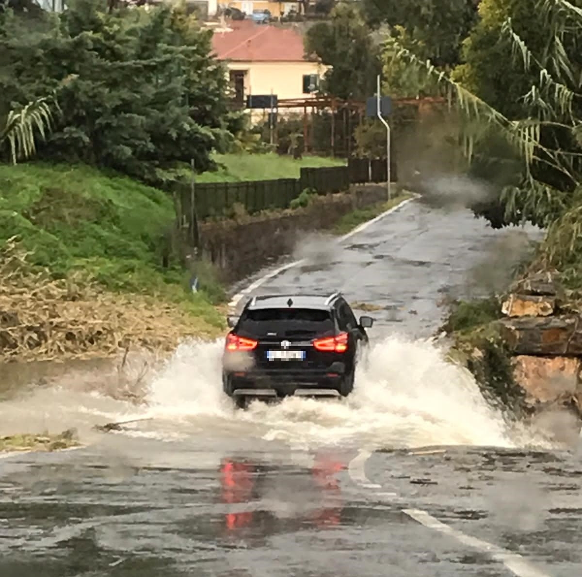 Chiuso il guado sul torrente  Steria