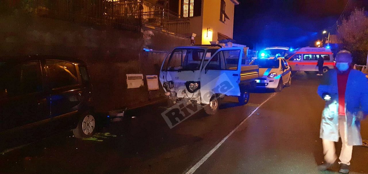 Si schianta col motocarro contro le auto in sosta a Sanremo