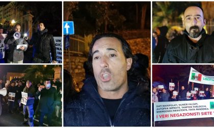 Le Partite Iva scendono in piazza davanti alla Prefettura di Imperia. Foto e interviste