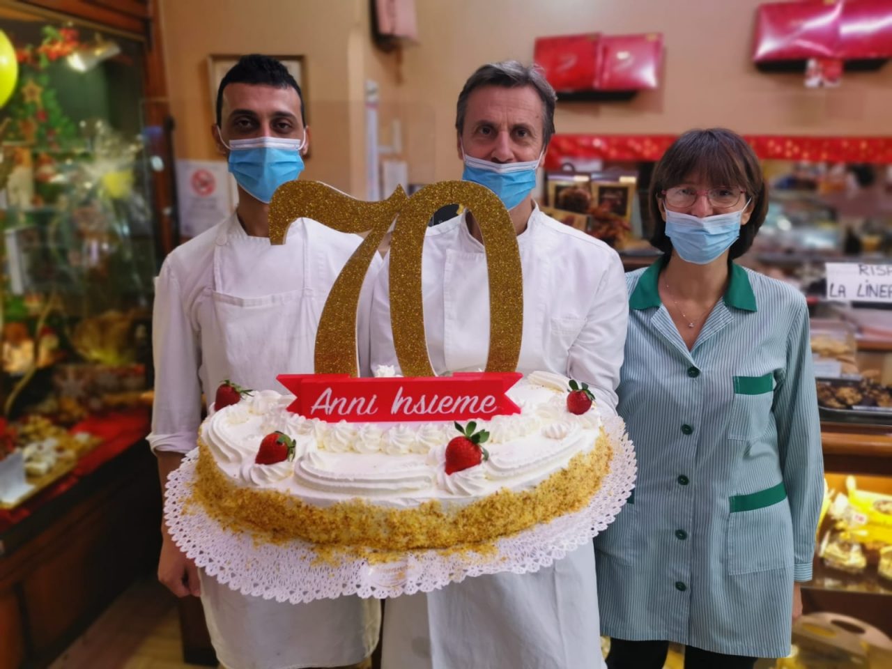 La storica pasticceria “Primavera” di via Palazzo festeggia 70 anni