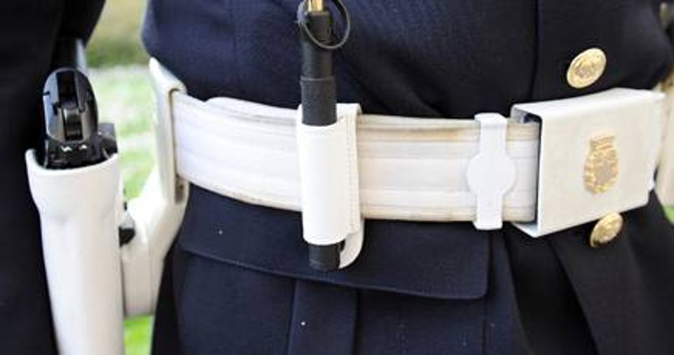 Sospese per 7 giorni la vigilessa che prese in custodia l’arma e la vice comandante