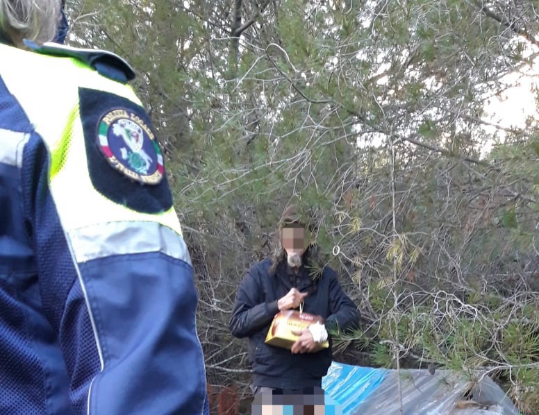 Polizia locale Diano Marina controlli Natale 2020 tenda_04