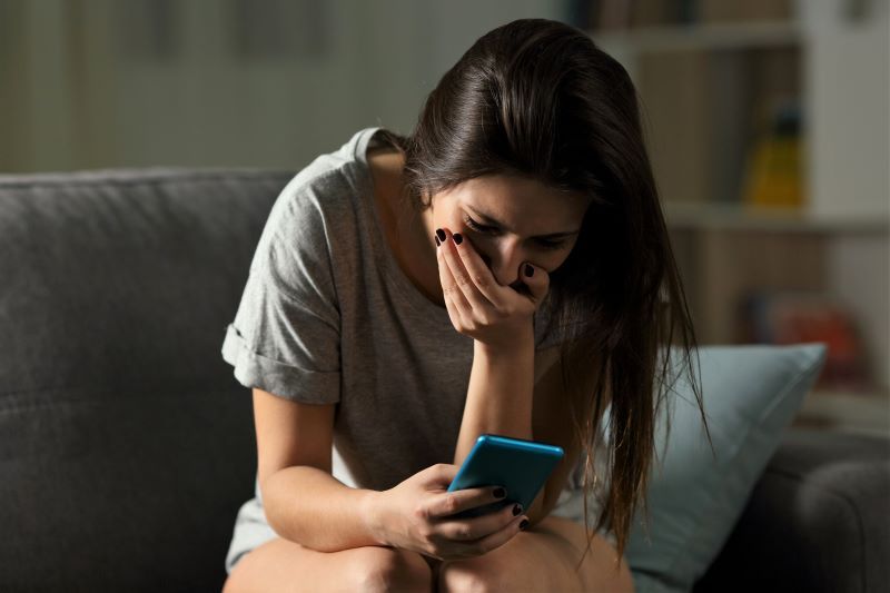 Ragazza di 19 anni vittima del revenge porn: ex fidanzato posta video hard su Instagram