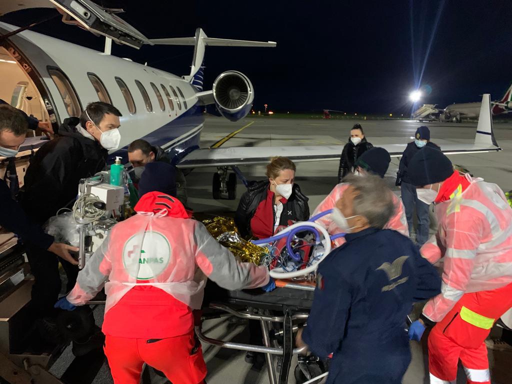 Volo dalla Macedonia a Genova per salvare un bimbo di 18 mesi