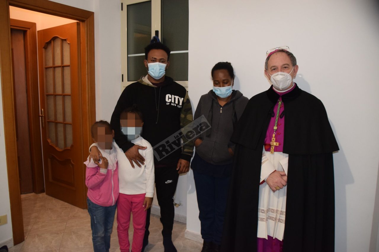 Emergenza famiglie straniere: vescovo inaugura casa di accoglienza