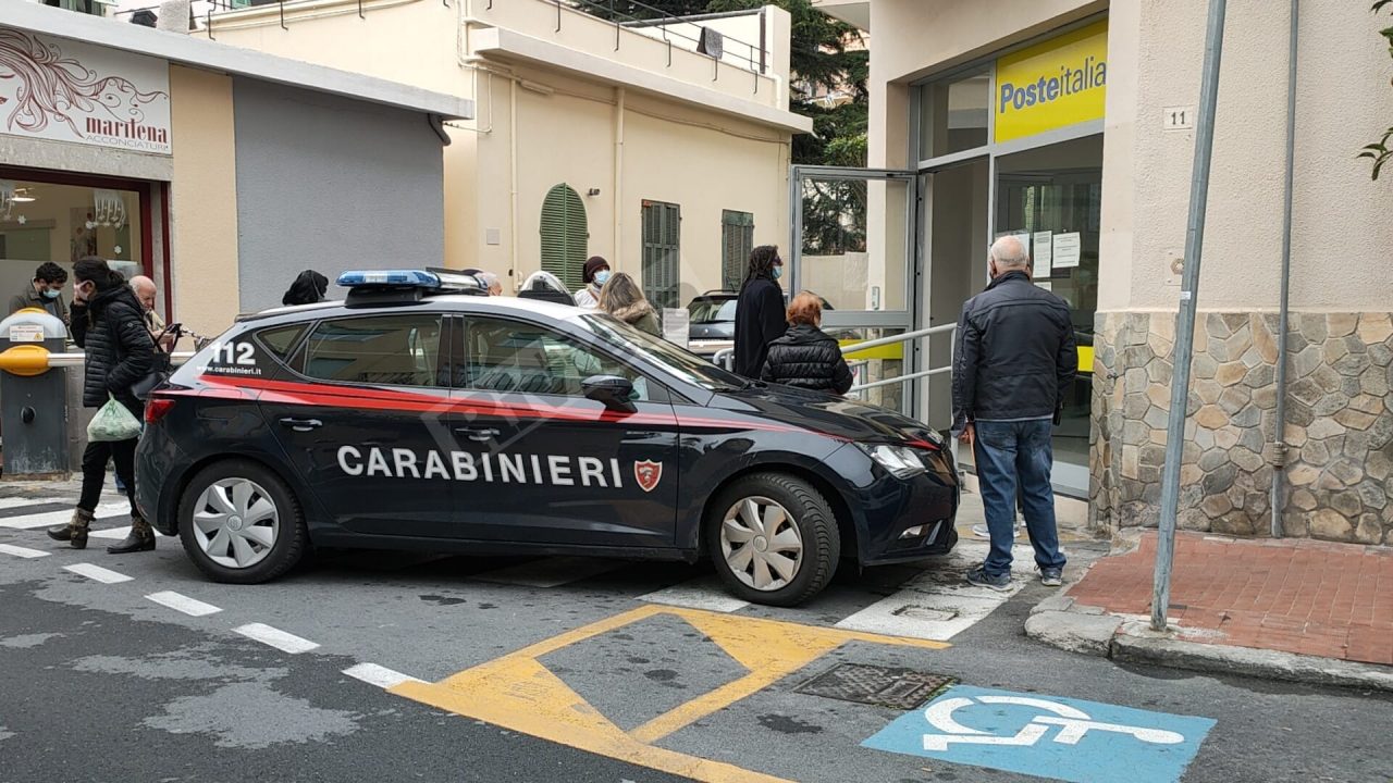 “Saltano la coda”: cliente delle Poste chiama i carabinieri a Bordighera