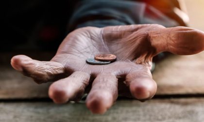 Mascherina abbassata, multata una clochard