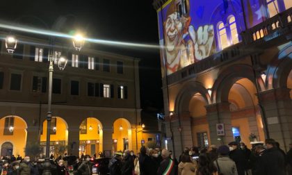 Piazza Dante, l'inaugurazione tra le luminarie del centro