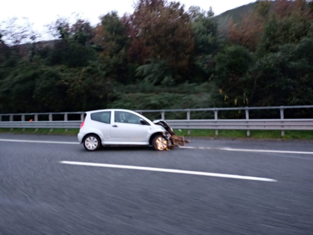 Testacoda in autostrada illesi tre giovani