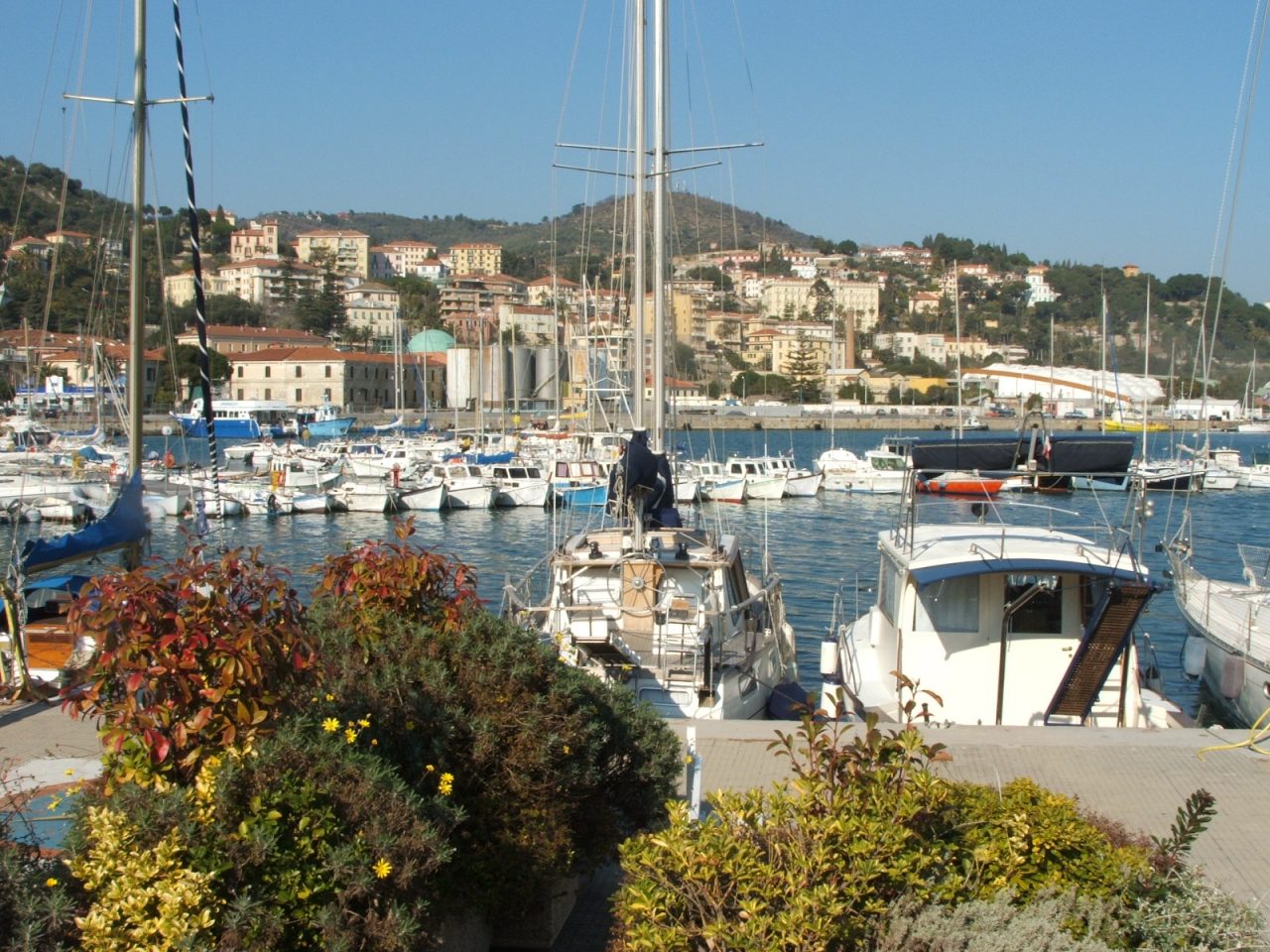 Uomo di 66 anni trovato morto in barca alla Marina di Porto Maurizio
