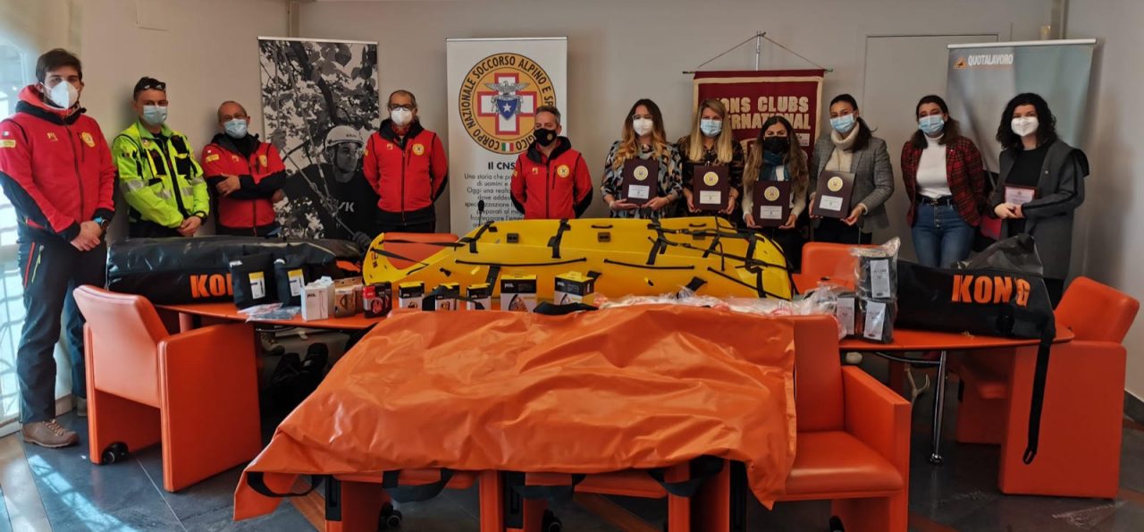 Al soccorso alpino donato materiale tecnico dai Leo Club