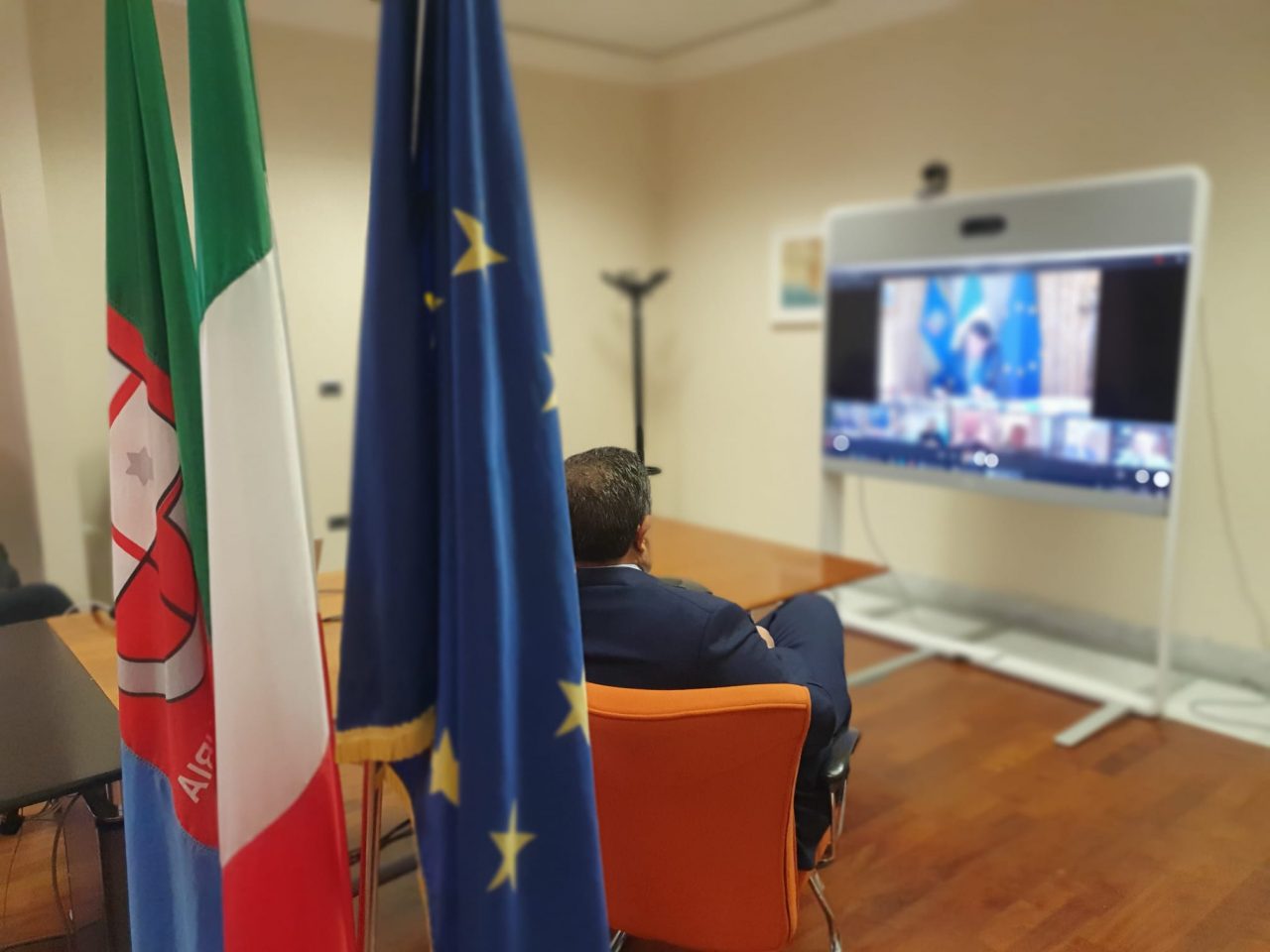 “Il virus vien di notte come i decreti di Natale”