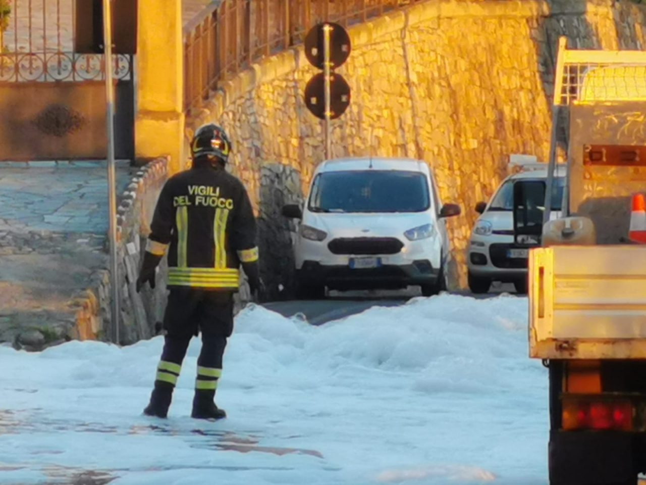 Aurelia chiusa al traffico per una fuga di gas