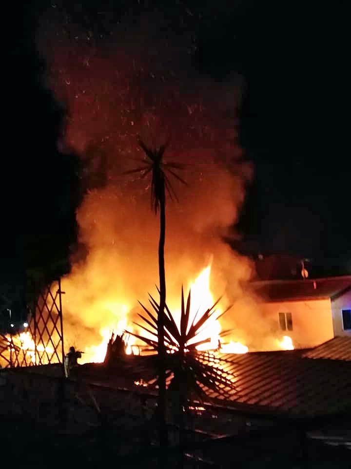 Incendio serra Ventimiglia via Nervia 2 fuoco_04