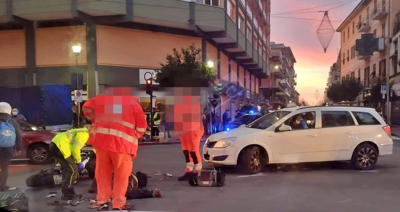 Schianto auto moto all’incrocio dell’Oviesse di Ventimiglia, un ferito