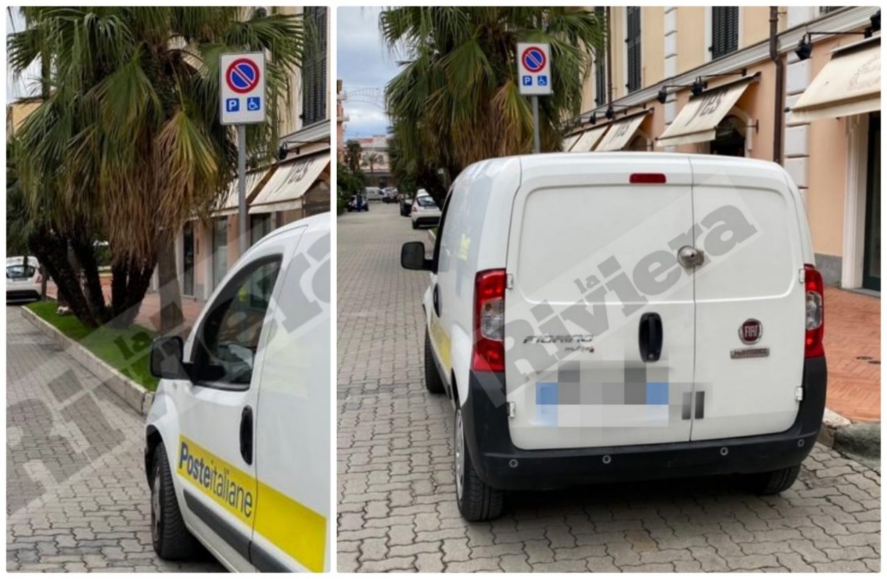 L’auto di Poste Italiane posteggiata nel parking per disabili a Bordighera