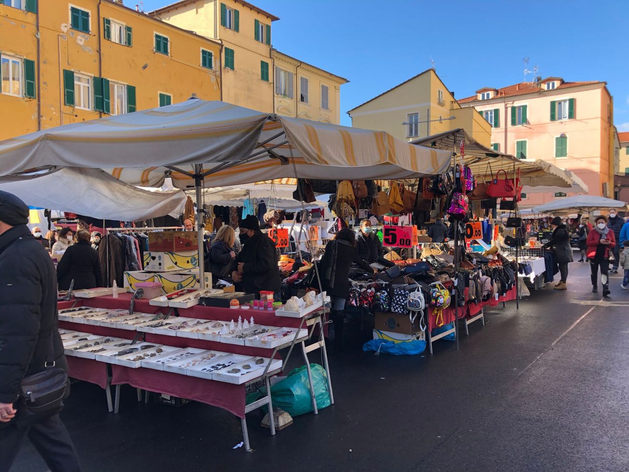 Mercato bisettimanale, il ritorno alle origini in centro città