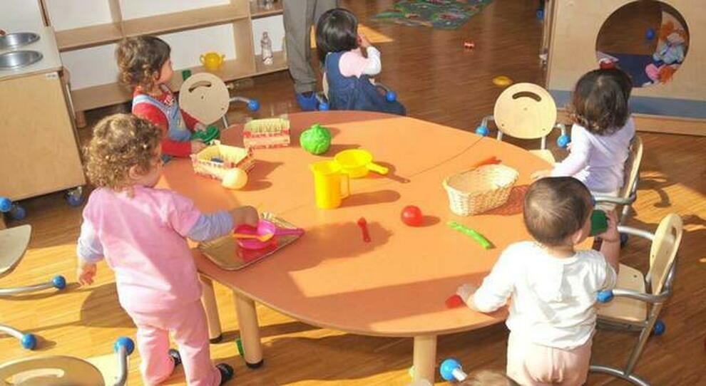 A 3 settimane dall’inizio dell’asilo scoprono che la classe del figlio è stata soppressa