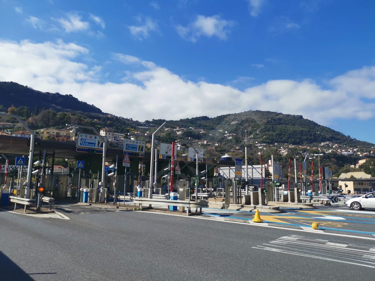 Tir fermo in cantiere tra Italia e Francia provoca 6 km di coda sull’A10