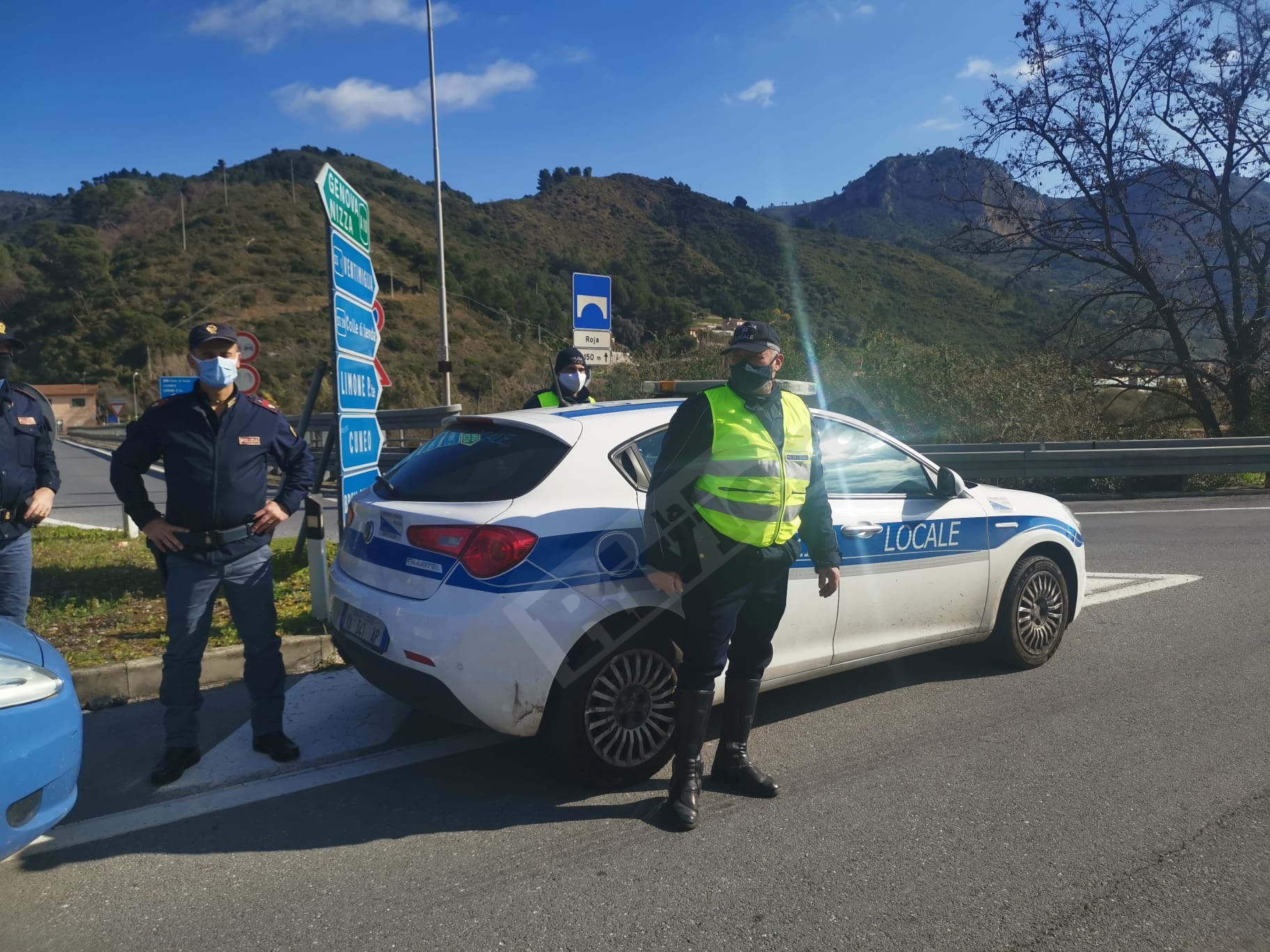Controlli posto controllo confine frontiera polizia locale Ventimiglia