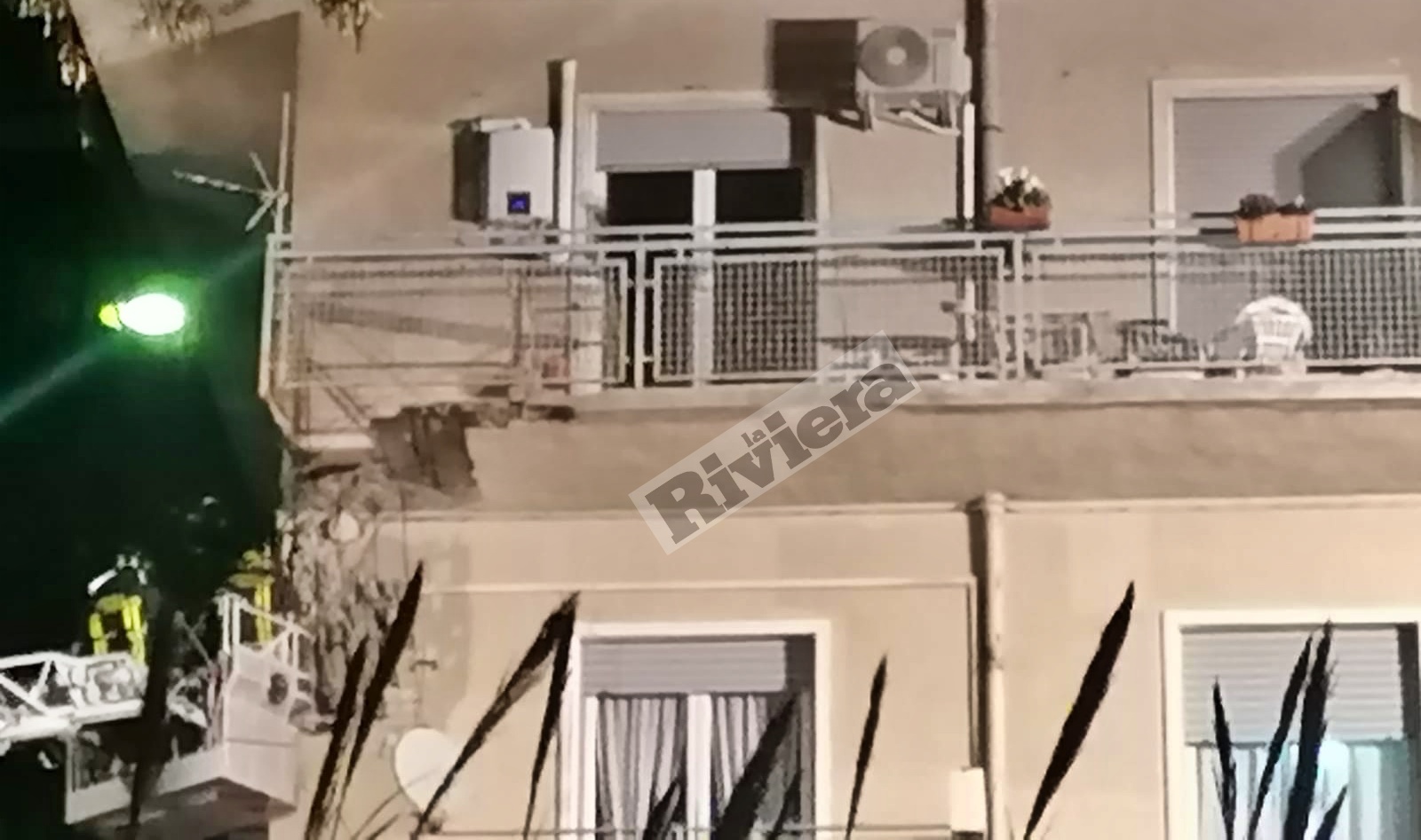 Crolla terrazza balcone caserma carabinieri Ospedaletti_03
